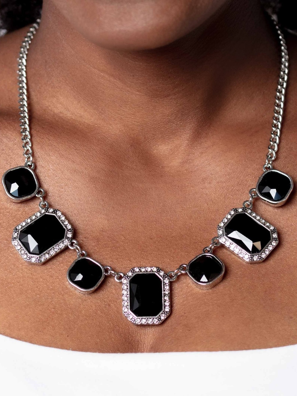 NWT Black Gem Necklace & Earrings Set